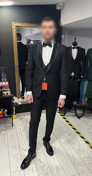 Costum ginere cu vesta