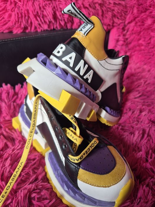 Incaltaminte la vinzare