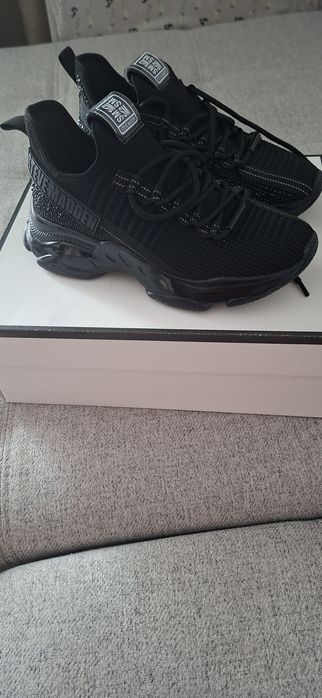 Adidasi Steve  Madden