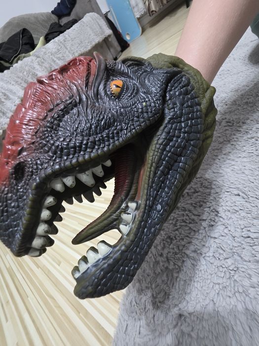 Lot dinozauri cu sunete si lumini