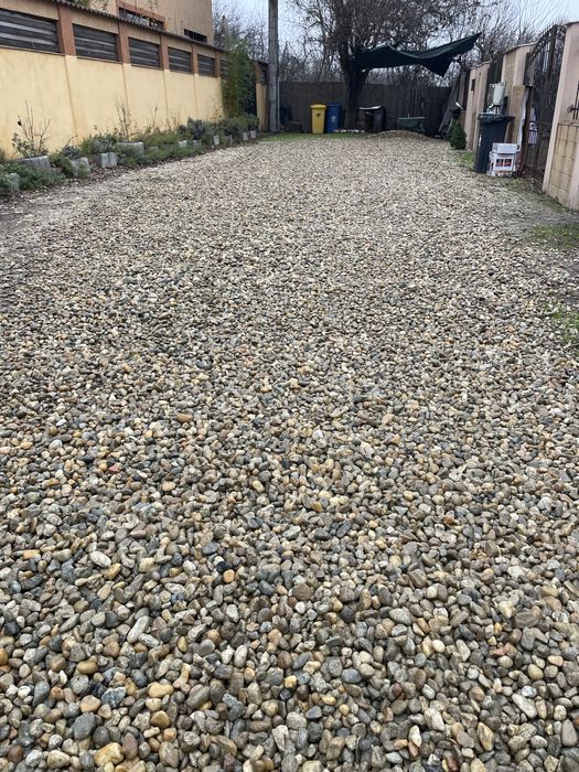 Pamant, nisip, sort. Transport basculabil