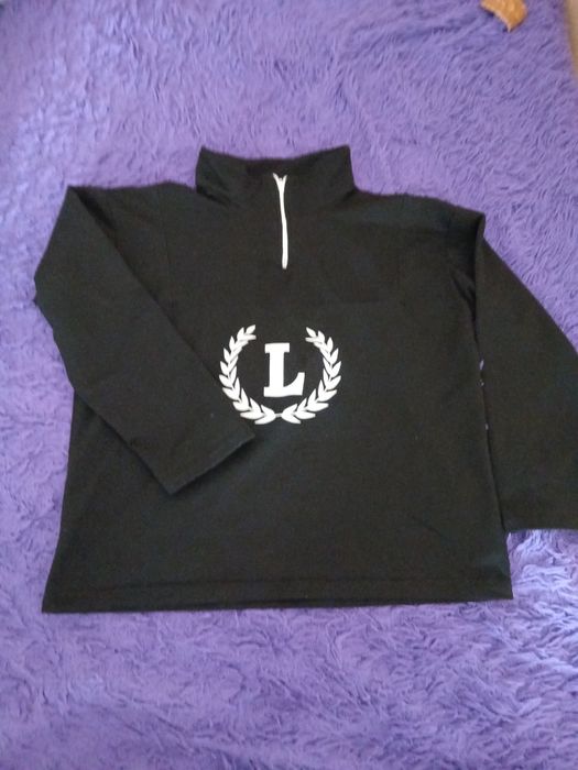 Продаётся вешиии