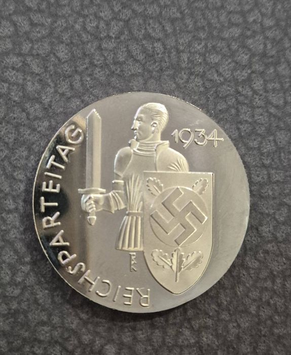 Посребрена монета, медал