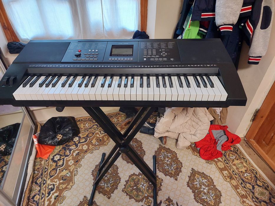 Продам новий синтизатор  профисионалний  срочна