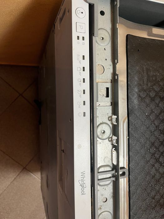 Съдомиялна за вграждане 60см Whirlpool