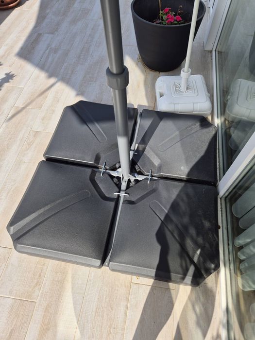 Градински чадър тип лале