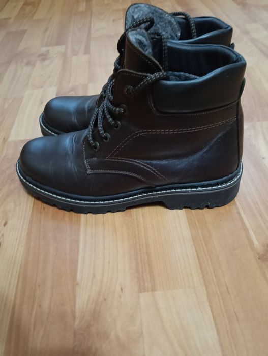 Ghete piele  în stare foarte bună