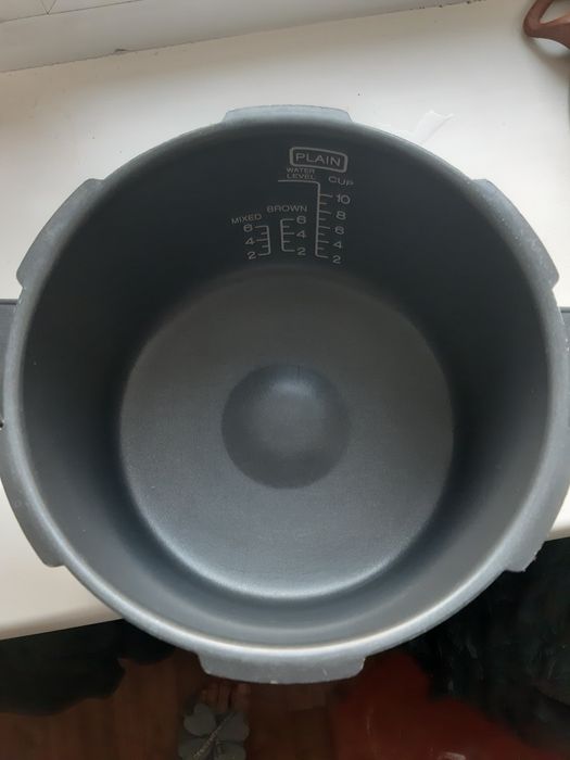 Рисоварка в отличном состоянии