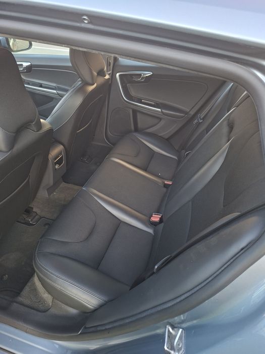 Vând Volvo v60 euro 6 2.0tdi 190cp