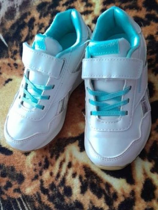 Buși interior copii noi + o pereche de adidași