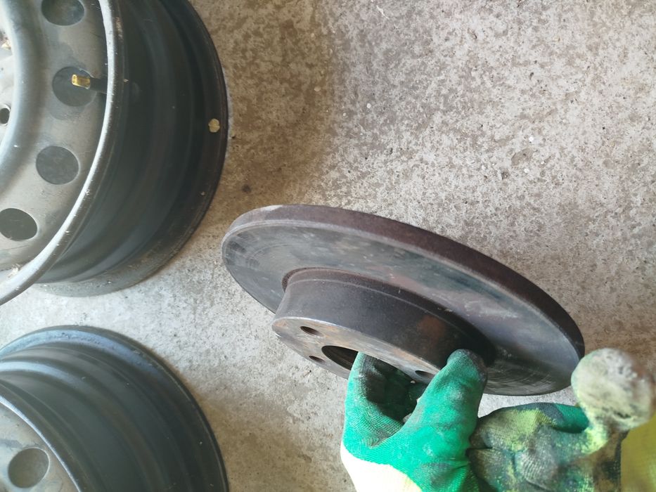 Запчасти детали на  Ауди 80 б3