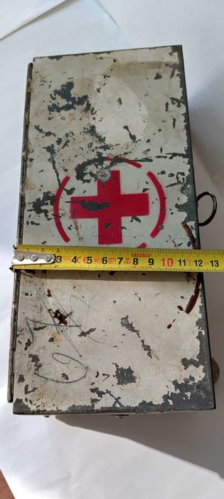 Аптечка от Първата световна война! Метална с консумативите!