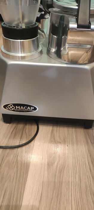 Групобар на фирма "Macap"