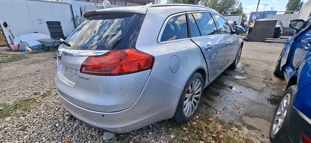 Dezmembrez Opel Insignia 2.0D 2010