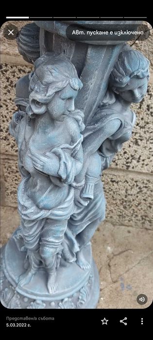 Елегантен бетонен фонтан-Трите грации