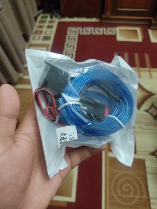 mashin saloni uchun led tarpedka orasina qoyiladi