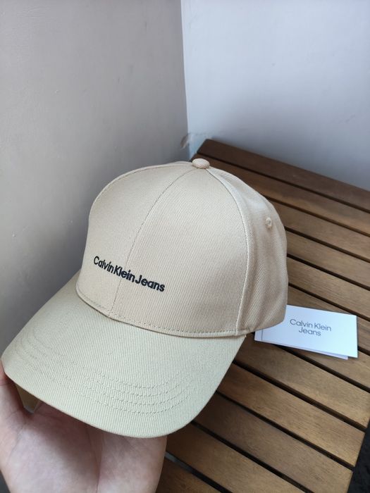 Calvin Klein Jeans șapcă unisex bej cu logo mic brodat marime OS noua originala