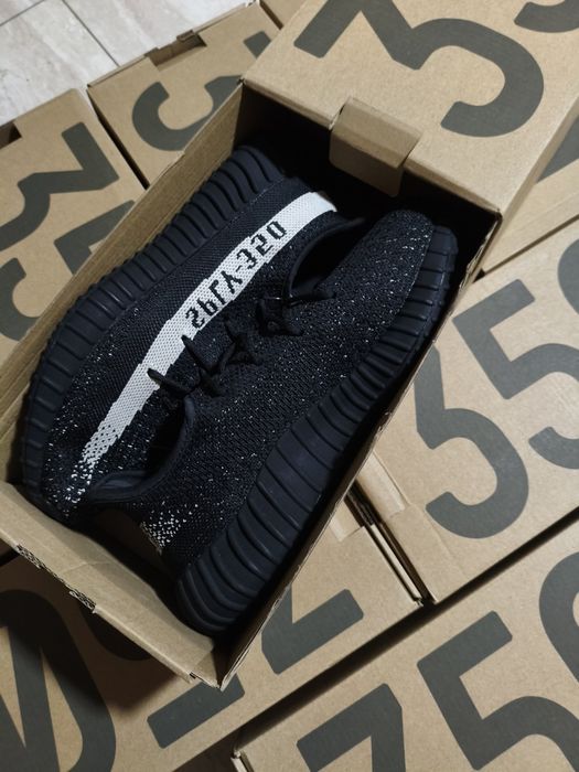 Yeezy 350 black/white