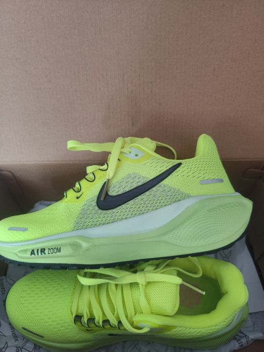 Продам кроссовки