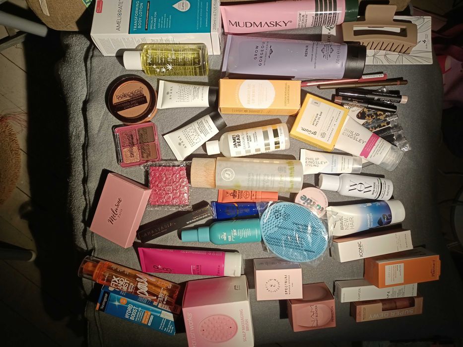 Неупотребявана козметика от кутии