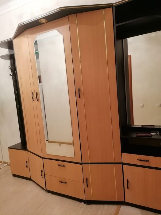 Срочно продам шкаф для прихожей!