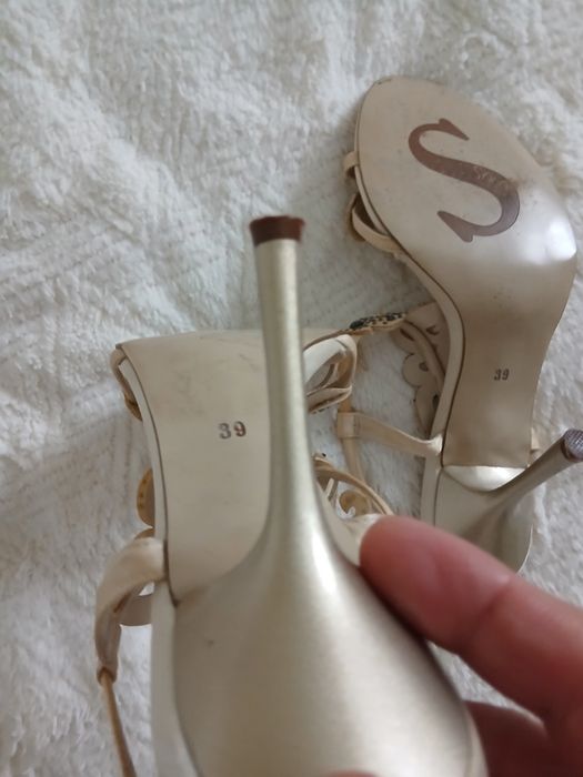 Sandale elegante cu strasuri cumparate de la magazinul JACOB'S
