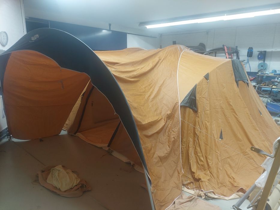 Палатка осемместна