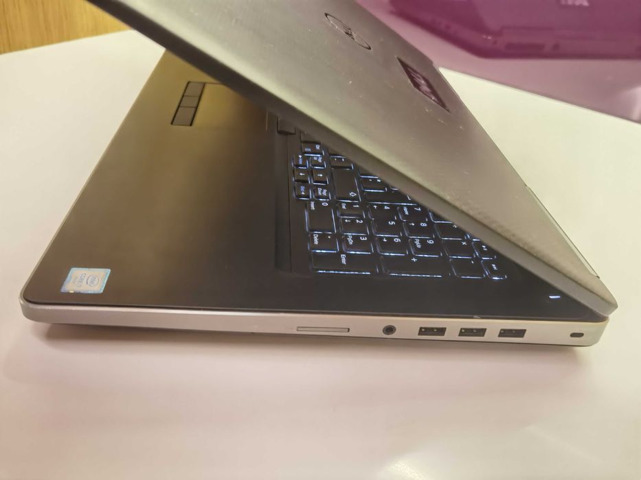 Лаптоп Dell Precision 7720 (17.3") + Подарък чанта