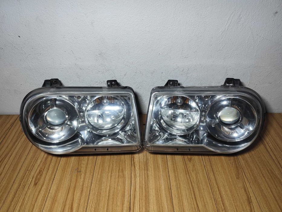 Фары 2шт XENON Оригинал Chrysler 300C 04-11г Крайслер 300С передние