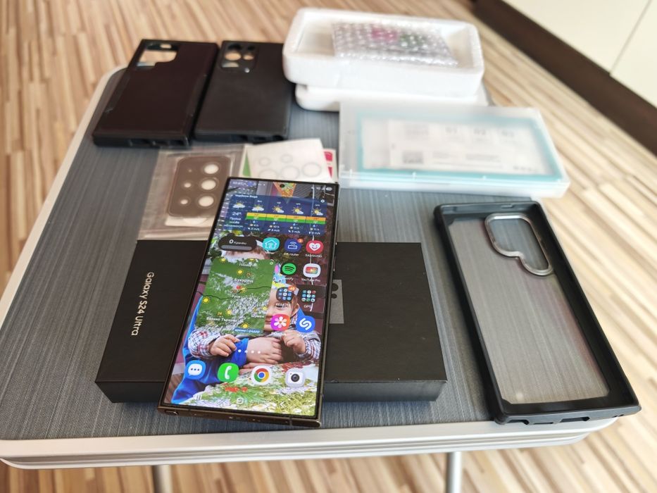 Продавам Samsung S24 Ultra 512GB/12GB