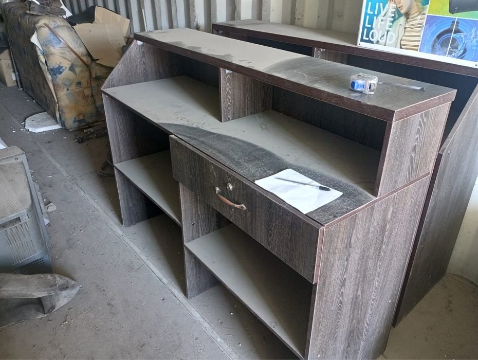 Продам мебель ресепшн витрины