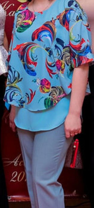 Продам брючный костюм