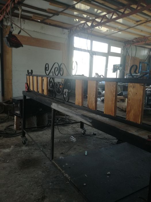 Декоративни оградни пана от дърво и ковано желязо