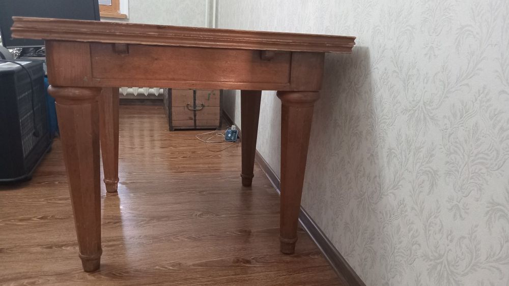 Срочно!Стол дубовый, стариный, антикварный.