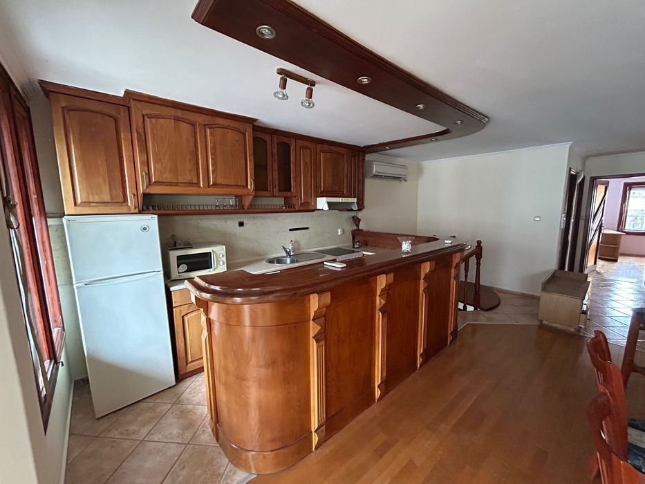 Кухня-масив със електроуреди