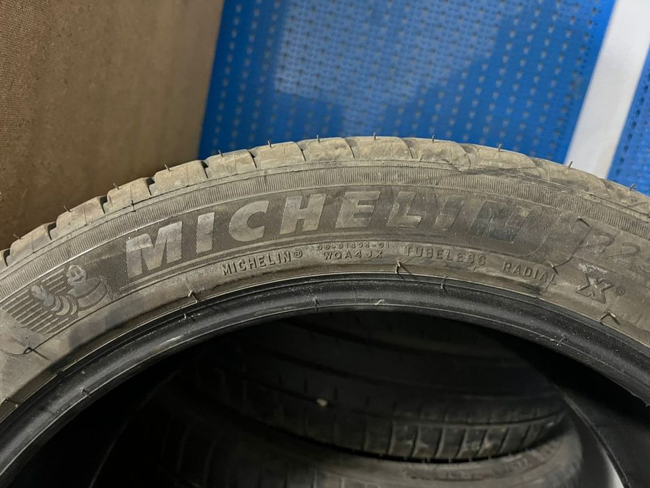 Продам резину р. 225 ×45 ×18