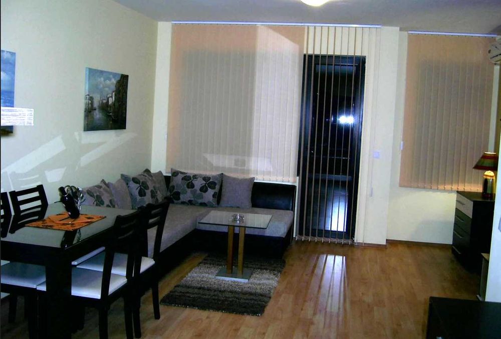 Дава се под наем Двустаен апартамент в Варна, Колхозен пазар - 55 кв.м за 459 € - Снимка #1