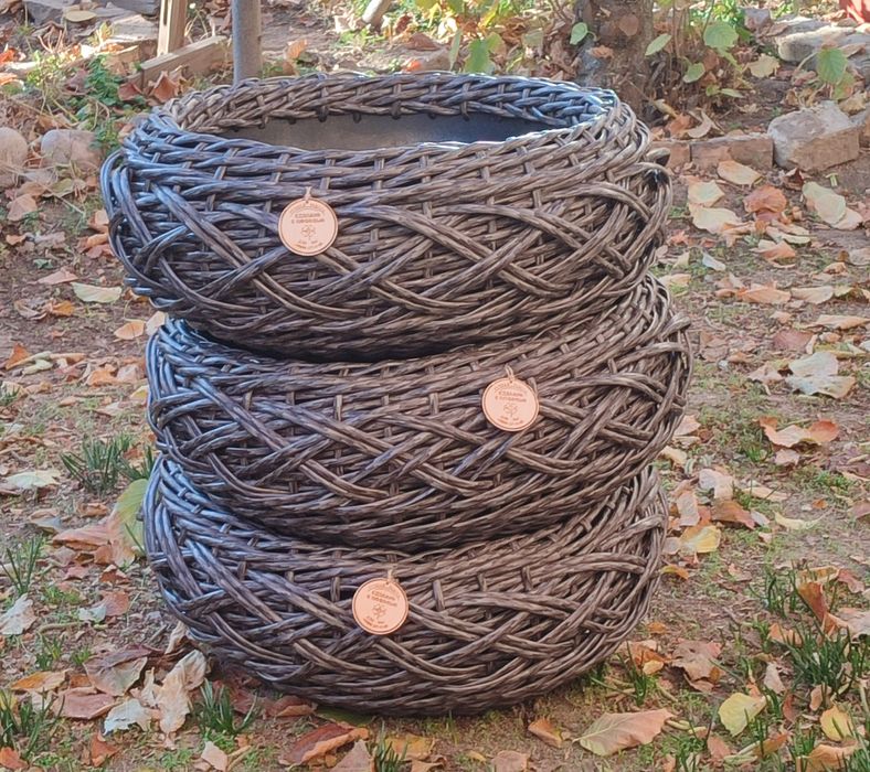 Кашпо из искусственного ротанга