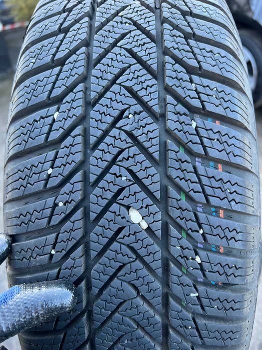 Джанти със зимни гуми 195/65/15 с 8.29мм. грайфер от Мазда/Mazda!!