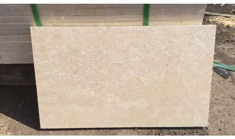 Гранит, травертин.