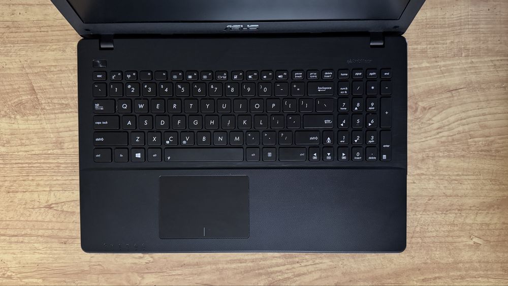 Ноутбук Asus Core i7, SSD, Ram 8gb