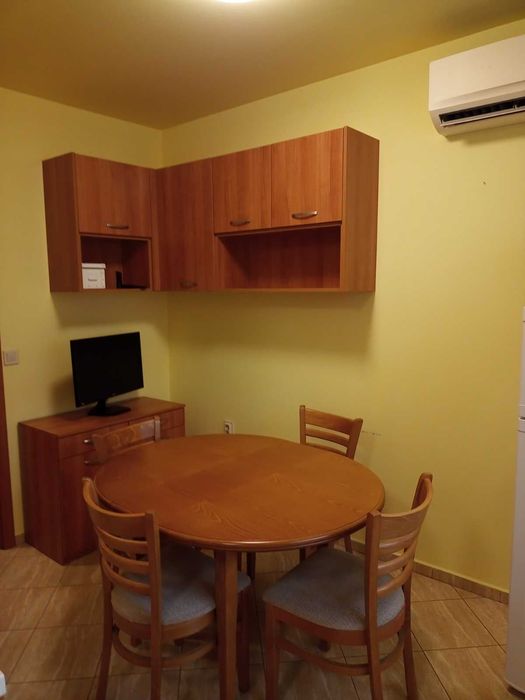 Тристаен апартамент под наем, Варна, Червен площад