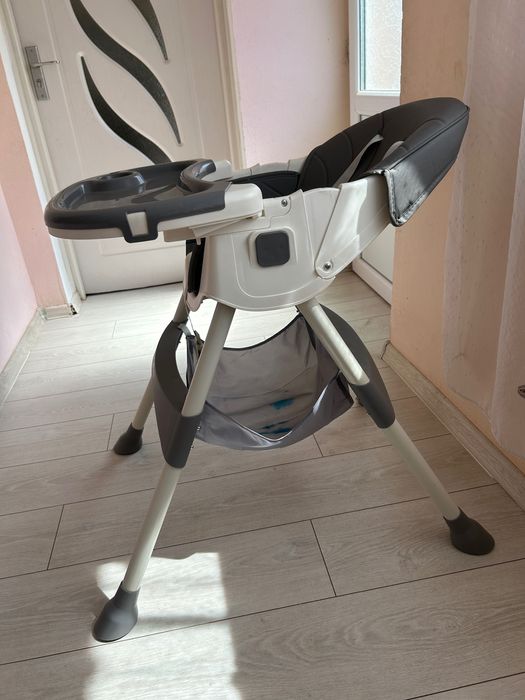 Vând scaun de masă Bebeluși