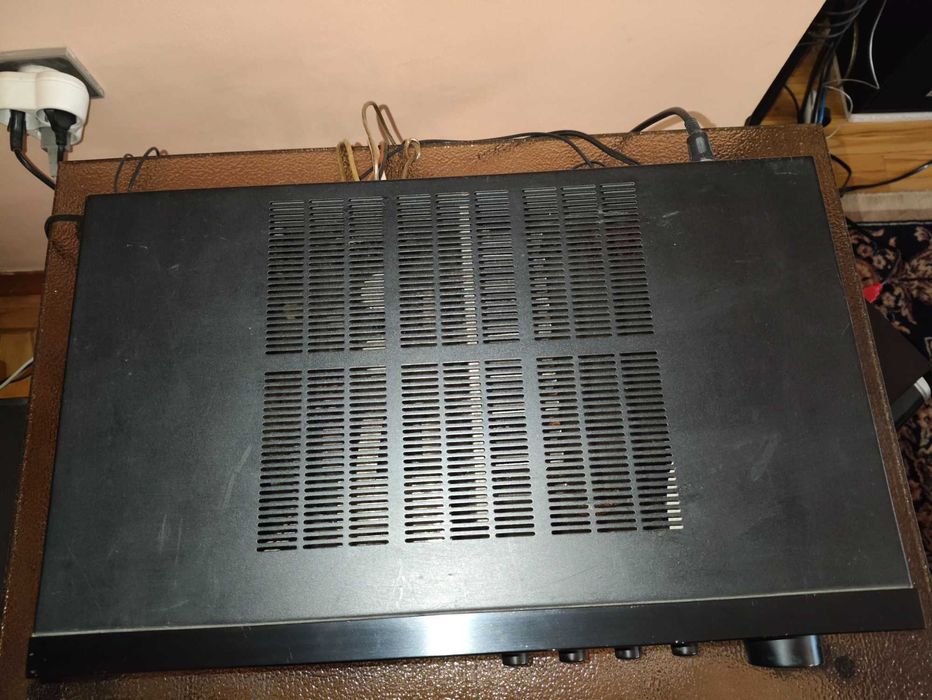 Усилвател Yamaha RX-385