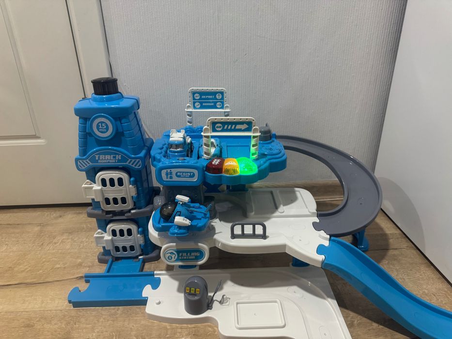 Игрушка парковка «Аеропорт» голубой, в коробке