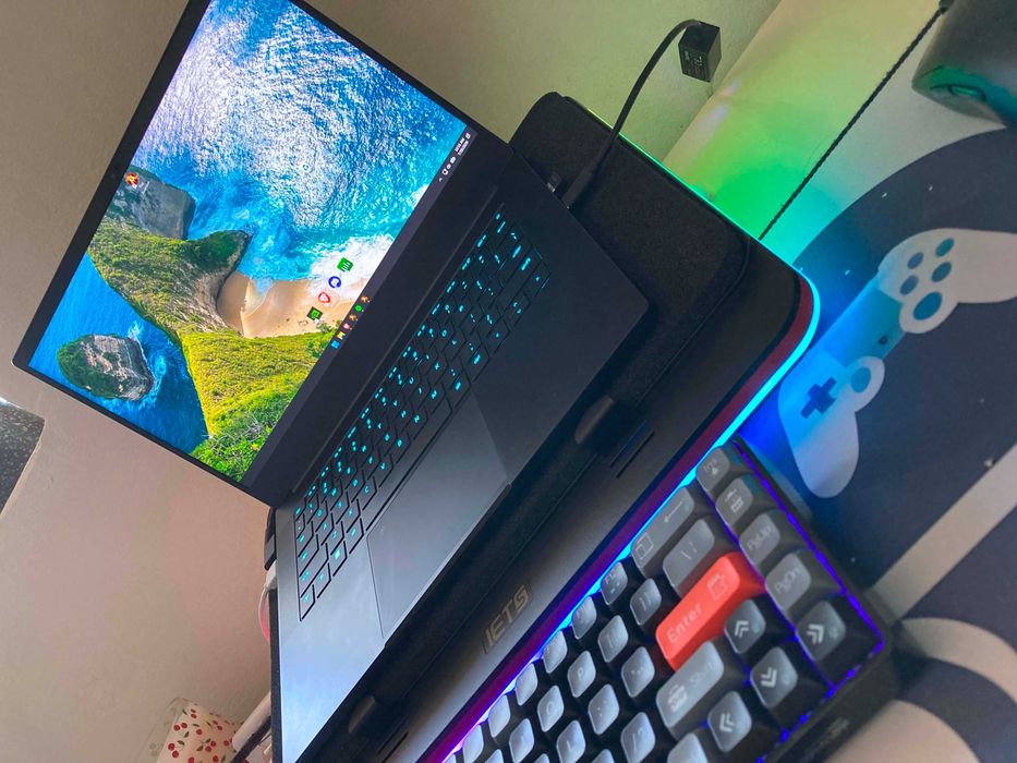 Razer Blade 14 QHD 165Hz (RTX 3070 Ti, Ryzen 9 6900HX) + Cooler IETS GT500V2 - Schimb PC + Monitor