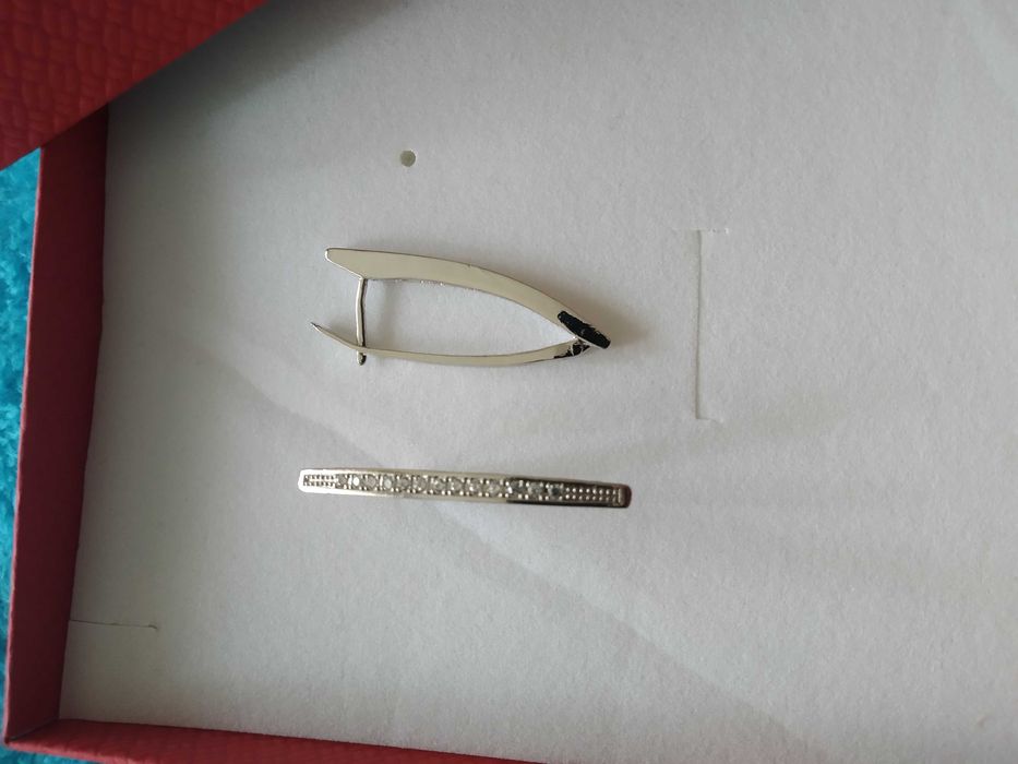 Сребърни,чисто нови, масивни обеци.В подаръчна кутия.