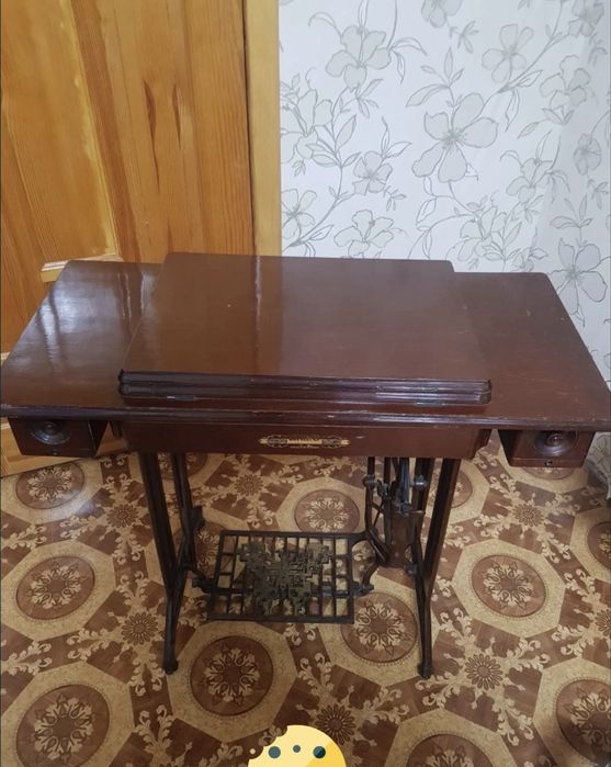 Продается швейная машина на колесах
