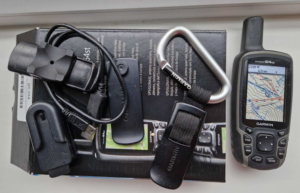 Туристическа навигация GARMIN 64st - пълен комплект