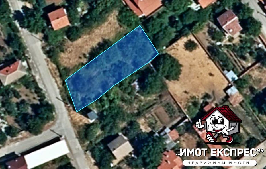 Парцел в регулация, горната част на село Червен, 713кв.м, асфалт
